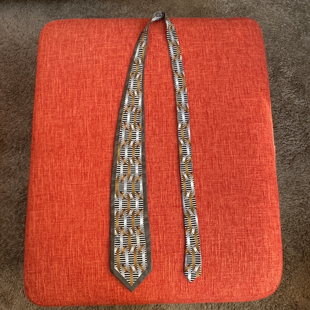 FINAL PRICE $10 VTG 90’s DI MOSSIO Men's Tie 100% Silk Hand Made - Picture 8 of 14